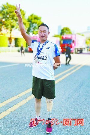 退役军人戴义肢跑半马 还将训练视频发上网激励他人 退役军人戴义肢跑半马 还将训练视频发上网激励他人